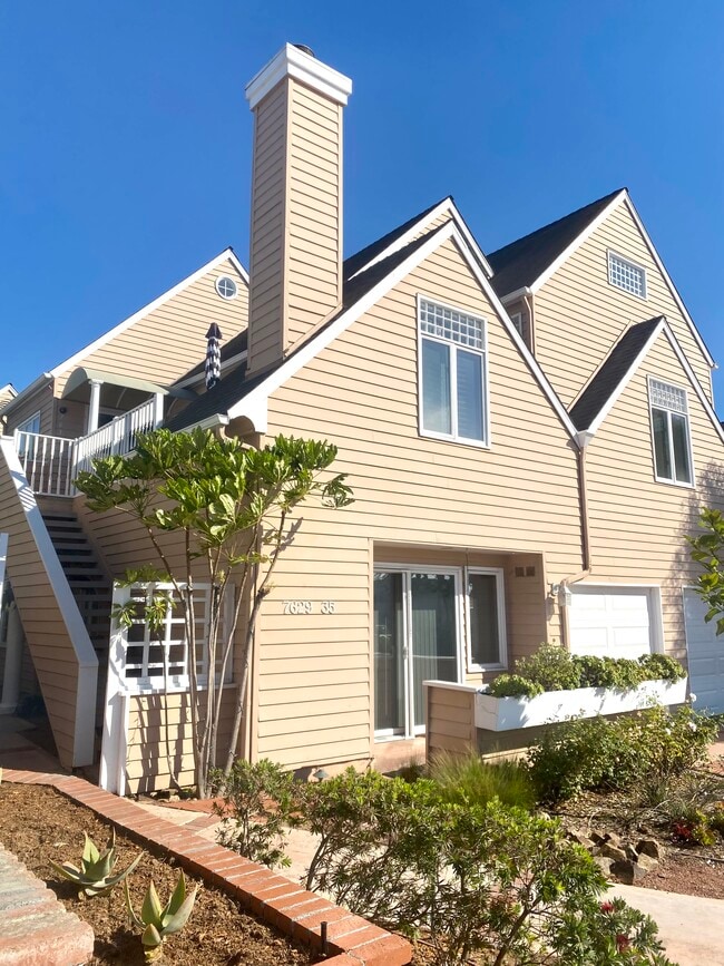 Building Photo - 7629 Draper Ave