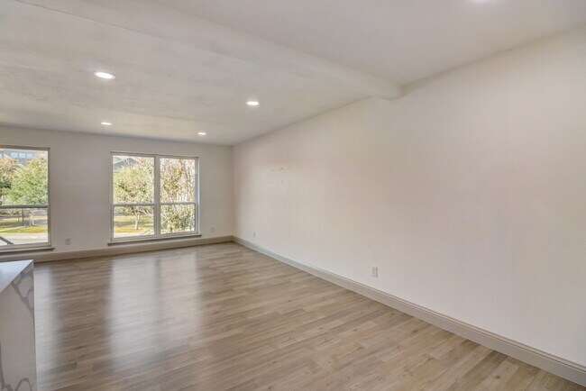 Foto del edificio - 6060 Birchbrook Dr