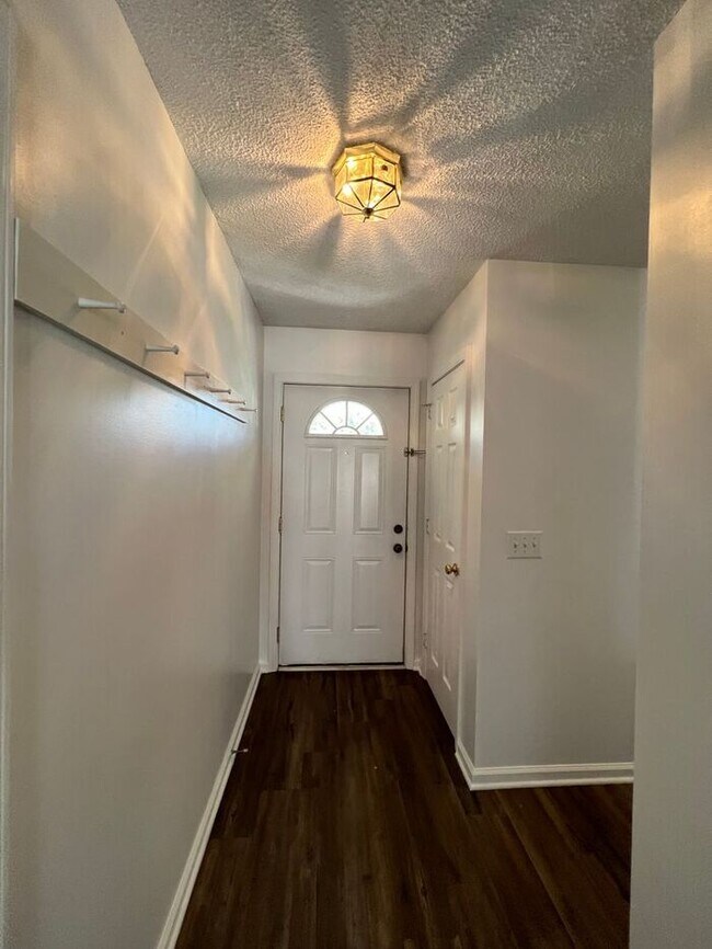 Foto del edificio - Updated Holten Place, top floor, two bedro...