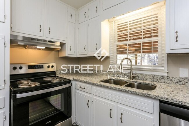 Building Photo - Spacious 4 Bedroom!- Now offering $750 off...