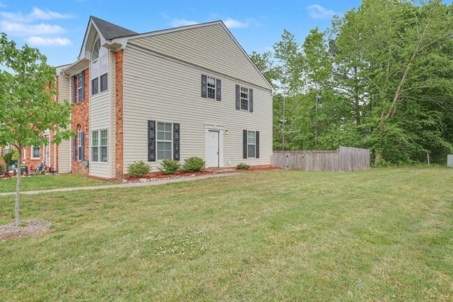 Building Photo - 601 Huntly Dr