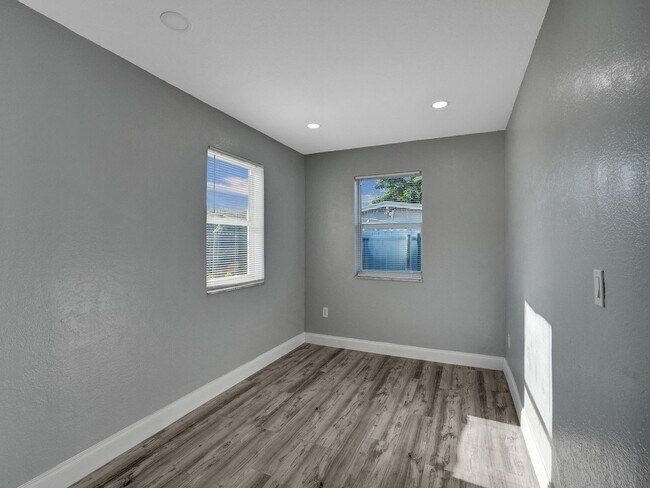 Building Photo - Charming 4BR House in Pompano Beach