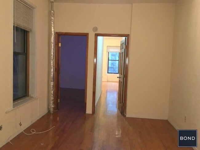 Building Photo - 527 E 83rd St