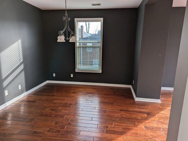 Foto del edificio - 526 Clinton Springs Ave