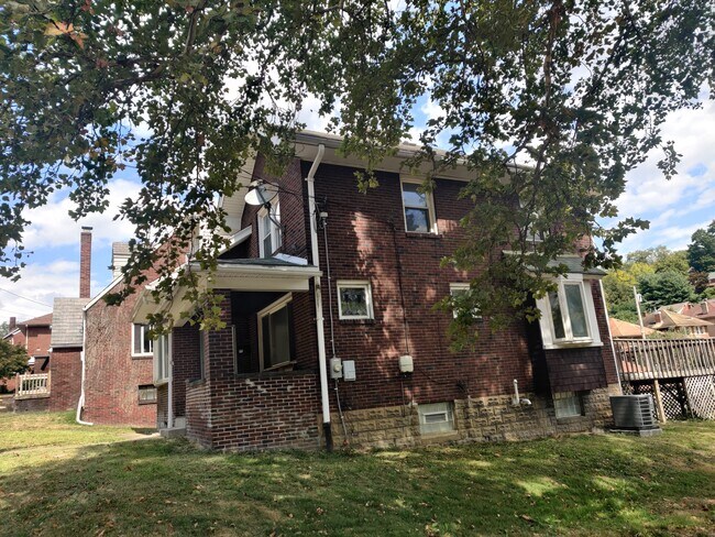 Foto del edificio - 116 Grant Ave