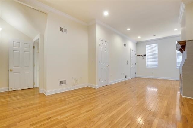 Building Photo - 607 Gregory Ave