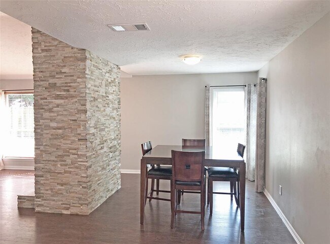 Foto del edificio - 418 Capehill Dr