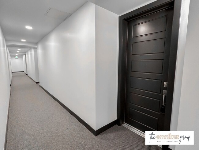 Building Photo - Bright & Modern 1BD/1BA Apartment!