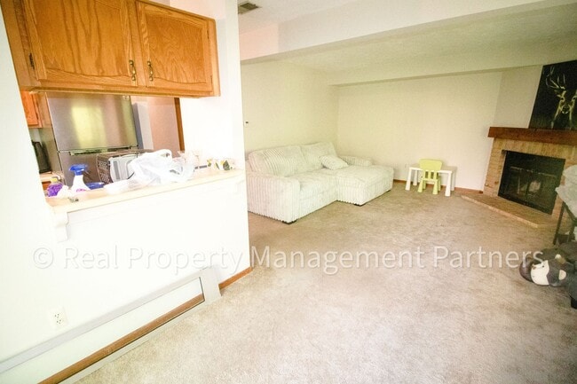 Building Photo - 2 Bed, 1 Bath Lower-Level Unit with Garage Parking and Trail Access