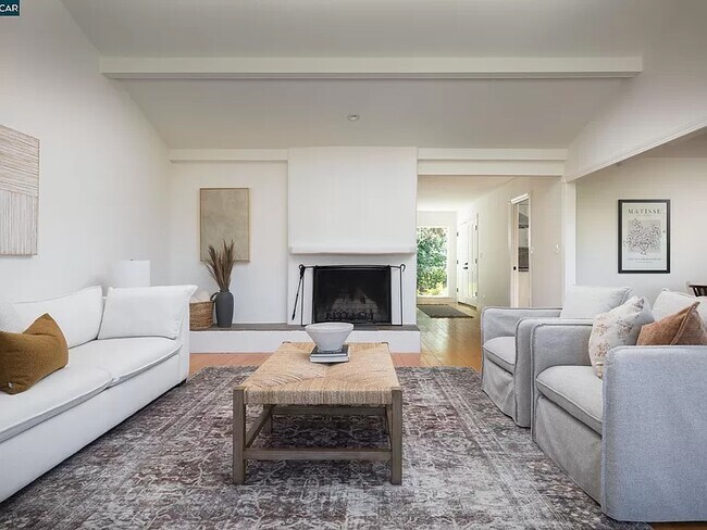 Building Photo - 28 Moraga Via
