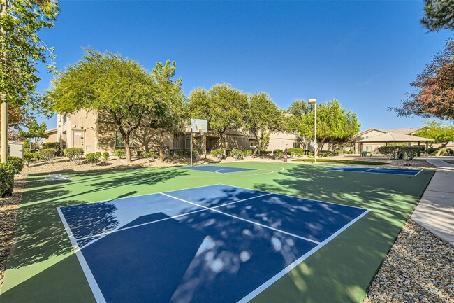 Foto del edificio - GATED 1ST FLOOR 2 BED, 2 BATH TOWNHOME IN ...