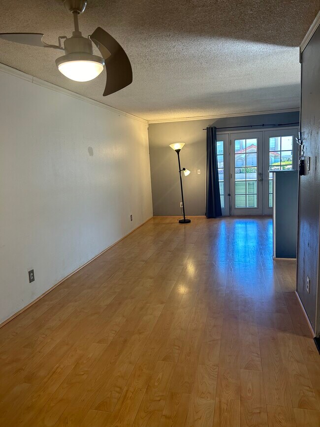 777 S Citrus Ave Unit 105, Azusa, CA 91702 Condo for Rent in Azusa