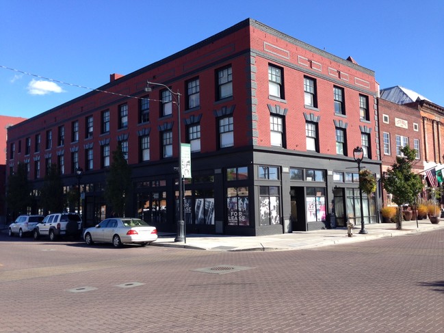 Primary Photo - The Senator Apartments