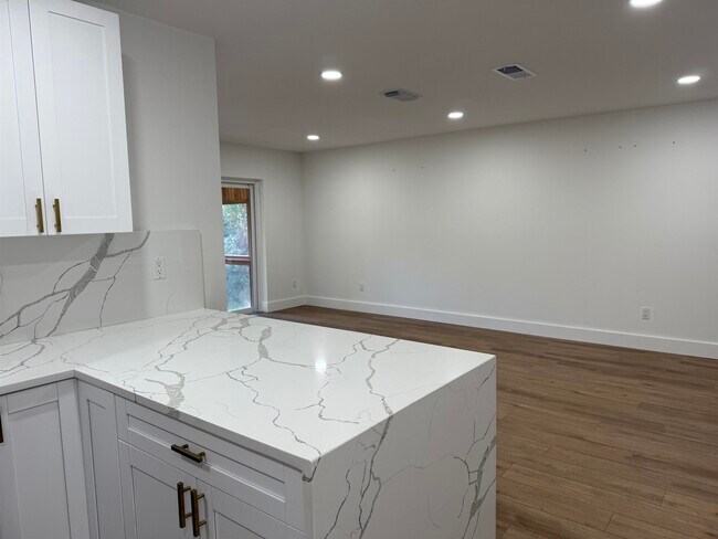 Foto del edificio - 446 Casuarina Cir