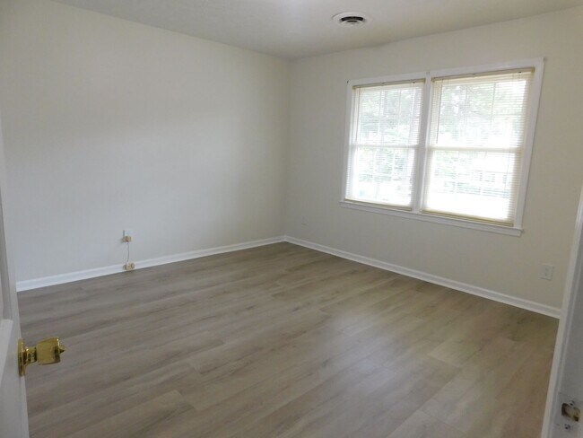 Building Photo - 1302 Dunbar Dr