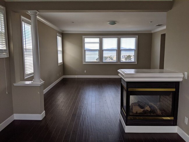 Building Photo - 501 Seacliff Pl