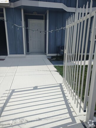 Building Photo - 3532 San Leandro St