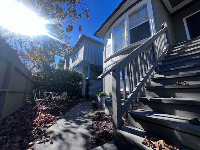 Foto del edificio - 1039 Peralta St