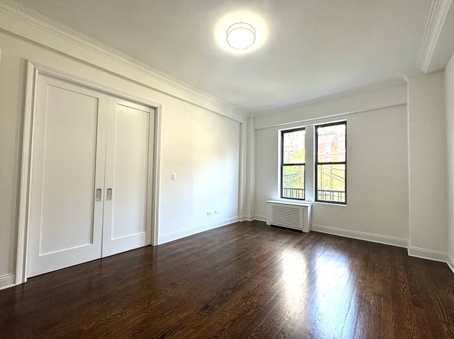 Building Photo - 157 E 72nd St