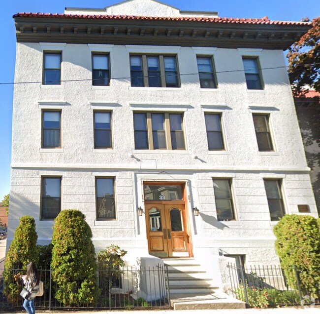 Building Photo - 33 Brainerd Rd