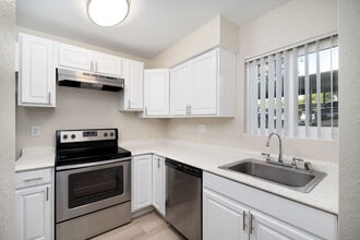 Building Photo - Lynwood Knolls