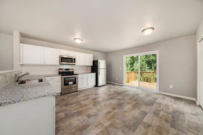 Building Photo - 4837 Bermuda St