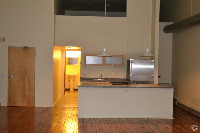 Building Photo - 905 Liberty Ave