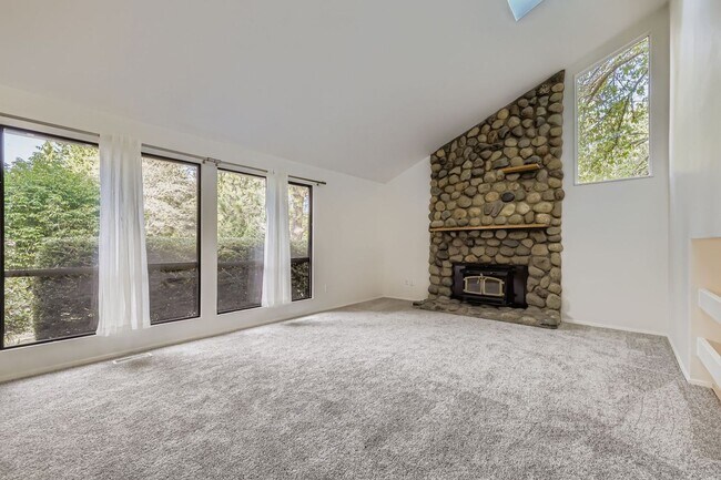 Building Photo - Fully-Remodeled 3 Bed 2.5 Bath Kirkland Home!