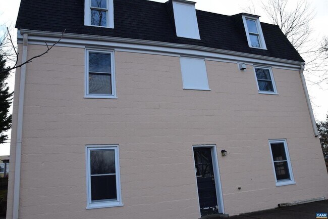 Foto del edificio - 107 Harris Rd