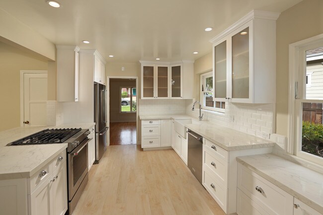 Building Photo - 1223 Oak Cir Dr