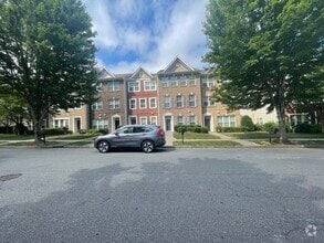Building Photo - 7115 Brighton Park Dr