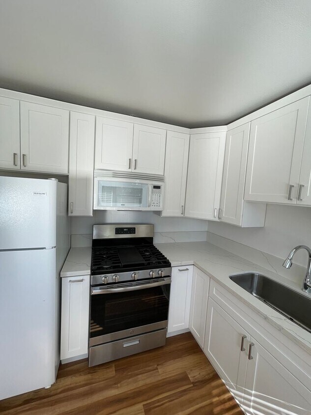 Primary Photo - 84 Barham Ave