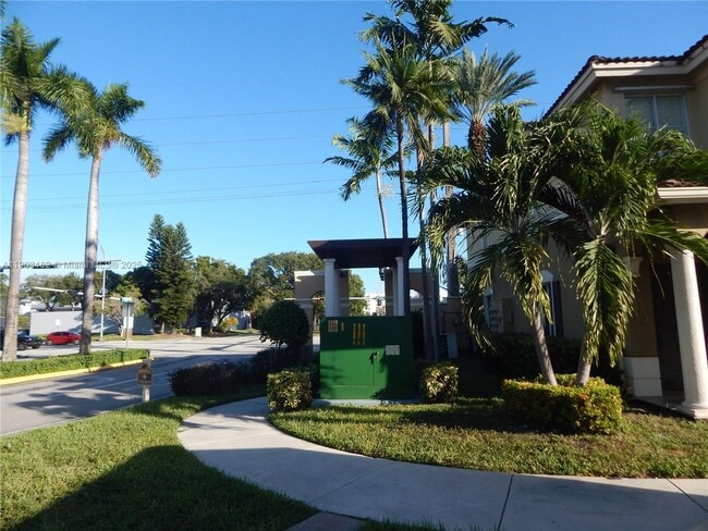 Foto del edificio - 8810 W Flagler St