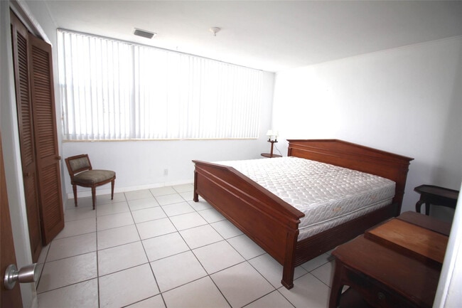 Foto del edificio - 3345 NE 32nd St