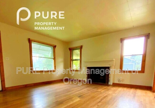 Building Photo - 6005 SE Flavel St