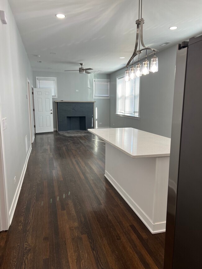 Building Photo - 3600 W Diversey Ave
