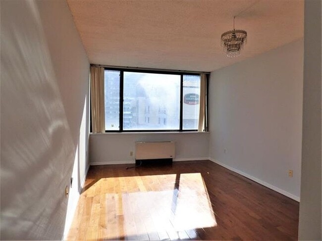 Building Photo - 45 River Dr S