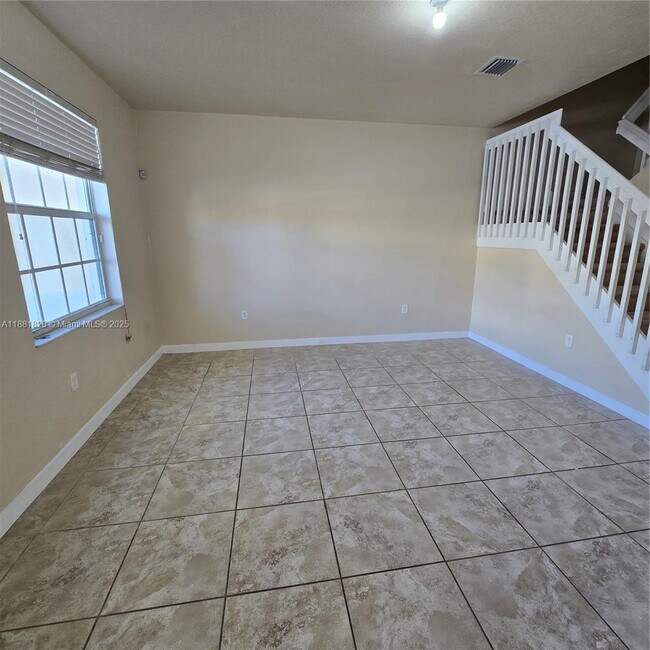 Foto del edificio - 9051 SW 227th St