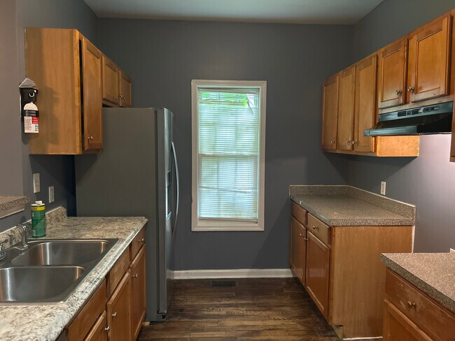 Building Photo - Room in Duplex on Ridge Ave NW
