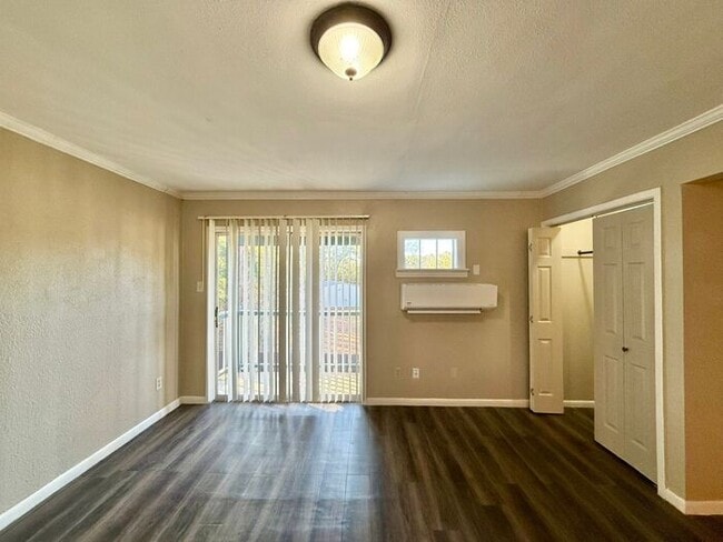 Building Photo - Tour Today! Studio Apartment in East Tyler! 1/2 Off First Full Months Rent!