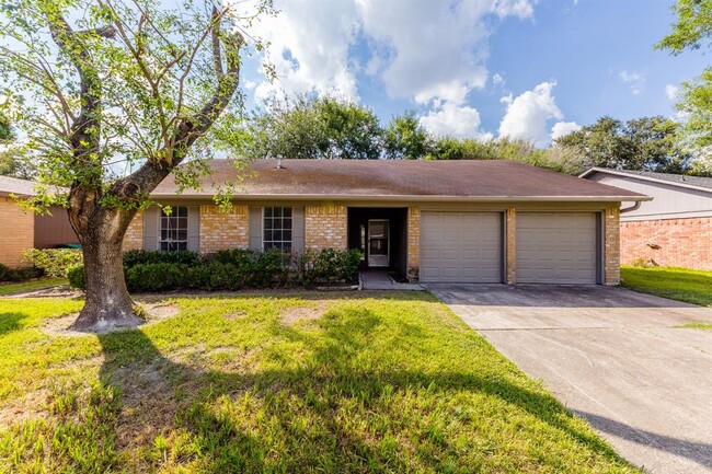 Building Photo - 8047 Streamside Dr