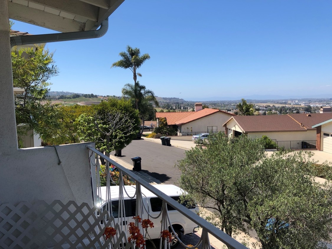 Building Photo - 2072 Glentree Dr