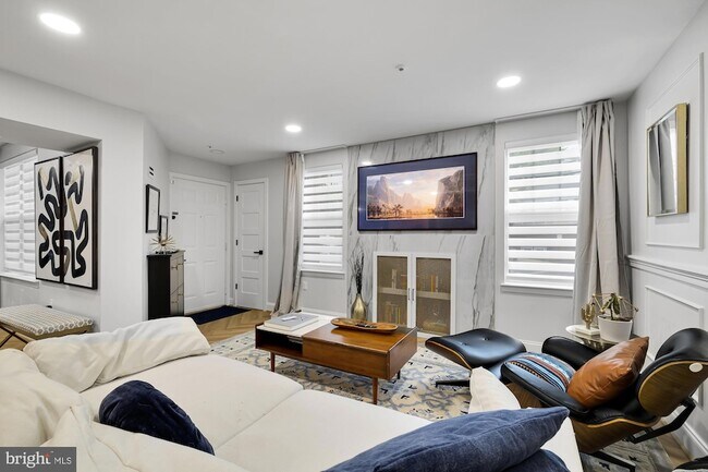 Foto del edificio - 1645 International Drive Unit TH12