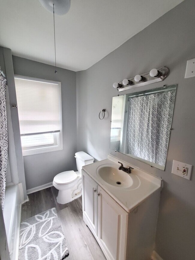 Building Photo - 3 BEDROOM SINGLE FAMILY HOME-SEC8 TENANTS ...