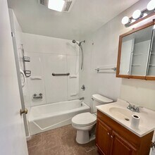 Building Photo - 118 Grove St