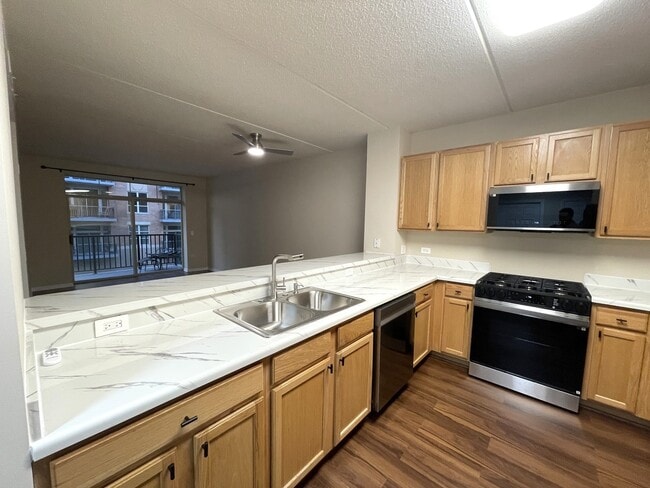 Building Photo - 656 Pearson St