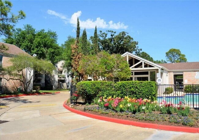 Foto del edificio - 7950 N Stadium Dr