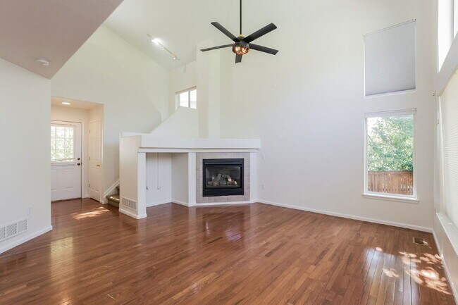 Foto del edificio - 4240 E Brookwood Pl