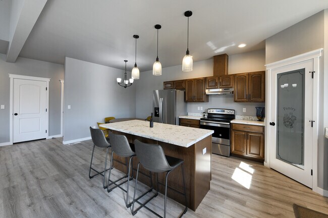 Building Photo - 7433 Saddlebrook Loop
