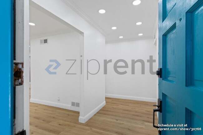 Building Photo - 2658 Plaza Claveles